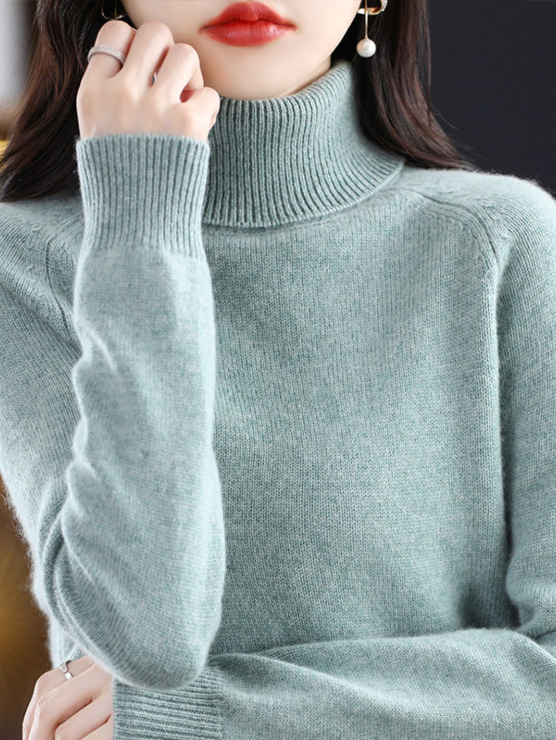 Cozy Solid Turtle Neck Sweater - Elegant Long Raglan Sleeve, Soft, Warm, and Comfortable